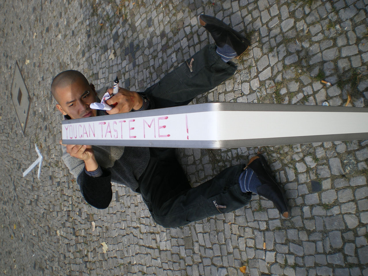 Photographic documentation of RYLLEGA Berlin (Performance by Nguyen Anh Tuan, 21 September 2008)